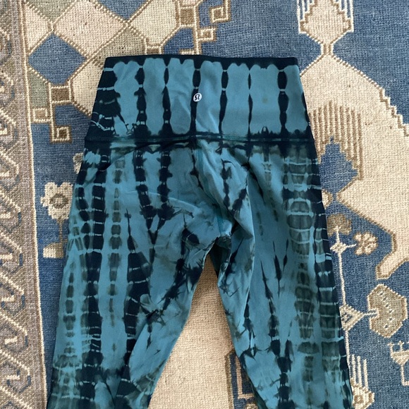 Lululemon Wunder Train High Rise Tight 25” in Forest Shibori - Picture 5 of 8